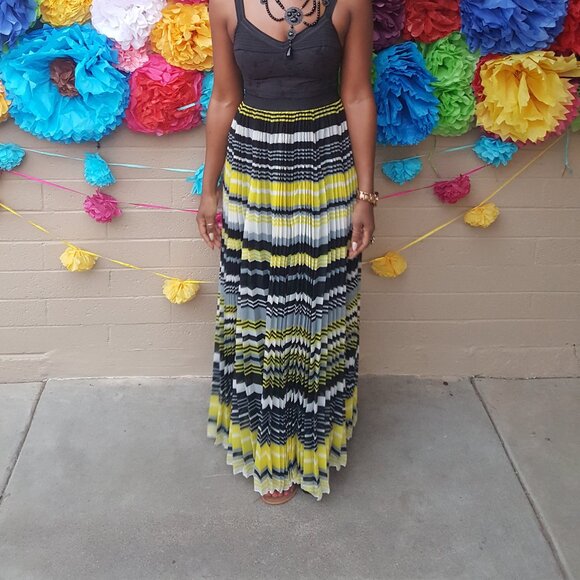 Free People Black & Yellow Pleated Maxi Sundress with Embroidered Bodice Size 2 - Picture 10 of 10